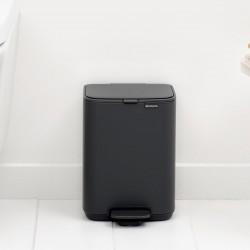 Кош за боклук Brabantia Bo Pedal 1010131, 4 л, Леко затваряне, Противоплъзгаща основа, Минерално покритие, Тъмносив