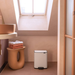 Кош за боклук Brabantia Bo Pedal 1010119, 12 л, Леко затваряне, Противоплъзгаща основа, Бял