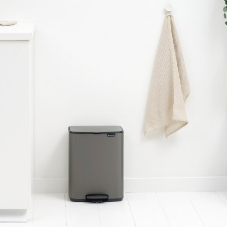 Кош за боклук Brabantia Bo Pedal 1010128, 12 л, Леко затваряне, Противоплъзгаща основа, Платинено сив