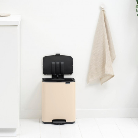 Кош за боклук Brabantia Bo Pedal 1010123, 12 л, Леко затваряне, Противоплъзгаща основа, Бежов