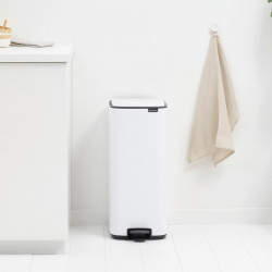 Кош за боклук Brabantia Bo Pedal 1010120, 30 л, Леко затваряне, Противоплъзгаща основа, Бял