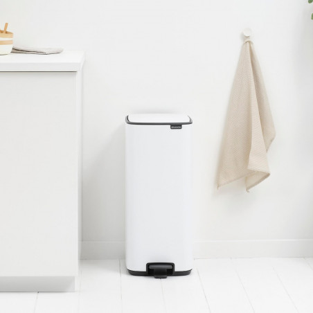 Кош за боклук Brabantia Bo Pedal 1010120, 30 л, Леко затваряне, Противоплъзгаща основа, Бял