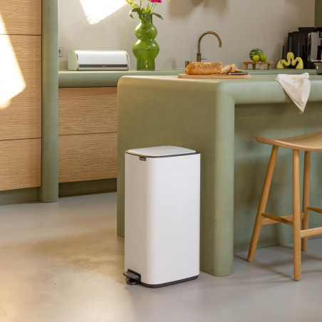 Кош за боклук Brabantia Bo Pedal 1010120, 30 л, Леко затваряне, Противоплъзгаща основа, Бял