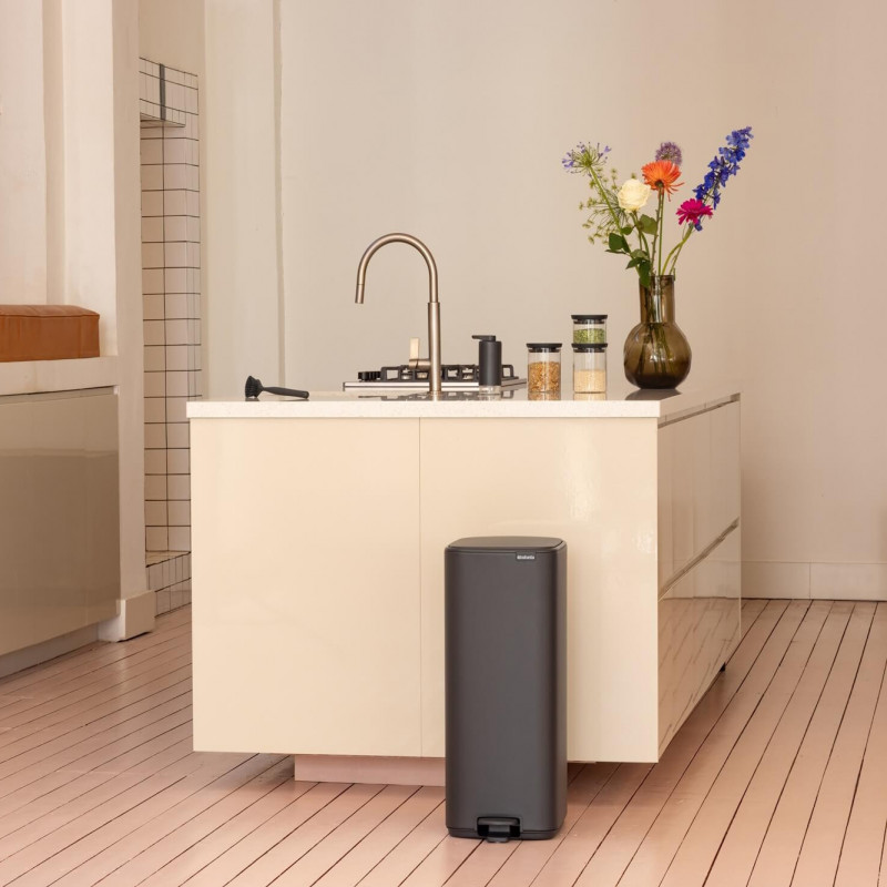 Кош за боклук Brabantia Bo Pedal 1010134, 30 л, Леко затваряне, Противоплъзгаща основа, Минерално покритие, Тъмносив