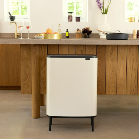 Кош за боклук Brabantia Bo Touch Hi 1010457, 60 л, Странични отвори за пренасяне, Регулируеми крака, Бежов