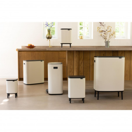 Кош за боклук Brabantia Bo Touch Hi 1010457, 60 л, Странични отвори за пренасяне, Регулируеми крака, Бежов