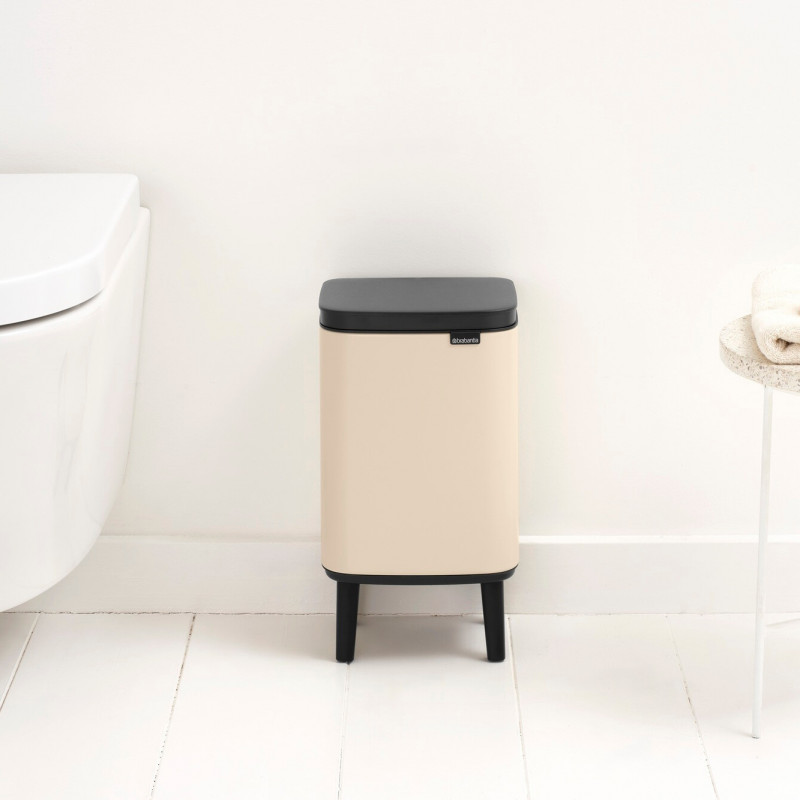 Кош за боклук Brabantia Bo Small Hi 1010460, 4 л, Плавно и безшумно отваряне, Противоплъзгаща основа, Бежов