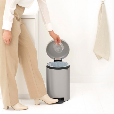Кош за боклук с педал Brabantia NewIcon 1010440, 12 л, Плавно затваряне, Противоплъзгаща основа, Светлосив