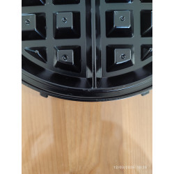 Втора ръка: Гофретник 3в1 Russell Hobbs Fiesta 24620-56, 900w, Незалепващи плочи, Самозаключващ се капак, Бордо/черен