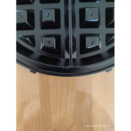 Втора ръка: Гофретник 3в1 Russell Hobbs Fiesta 24620-56, 900w, Незалепващи плочи, Самозаключващ се капак, Бордо/черен