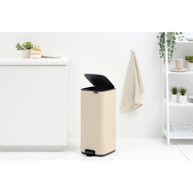 Кош за боклук Brabantia Bo Pedal 1010124, 30 л, Леко затваряне, Противоплъзгаща основа, Бежов
