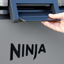Хладилна кутия Ninja FrostVault FB230EUGY, 28 л, Пасивна, 48 кена, Поддържа лед до 5 дни, Сухо отделение, Колела, Сив