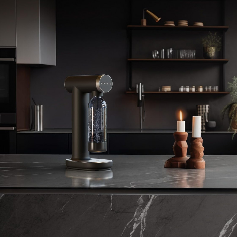 Машина за сода SMEG Collezione SKC01BLM, 800 мл, CO2, Предпазен клапан, Тавичка за отцеждане, Ръчна, Черен мат