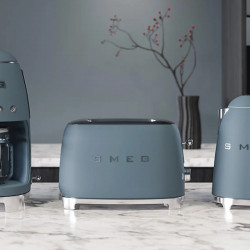 Тостер за хляб SMEG 50's Style TSF01SBMEU, 950W, 2 филии, 6 нива, Тавичка за трохи, Вграден кабел, Неръждаема стомана, Буреносно син