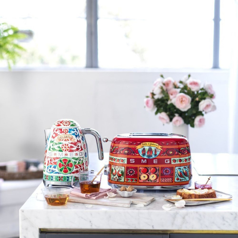 Електрическа кана SMEG Dolce & Gabbana KLF03DGEU, 2400 W, 1.7 л, 360° основа, Гланцово покритие, Многоцветен