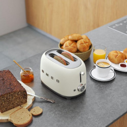 Тостер за хляб SMEG 50's Style TSF01WHMEU, 950W, 2 филии, 6 нива, Тавичка за трохи, Вграден кабел, Неръждаема стомана, Бял мат