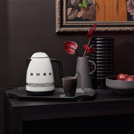 Електрическа кана SMEG Porsche KLF03PCWEU, 2400 W, 1.7 л, 360° основа, Гланцово покритие, Бял
