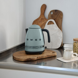 Електрическа кана SMEG Porsche KLF03PSGEU, 2400 W, 1.7 л, 360° основа, Гланцово покритие, Зелен