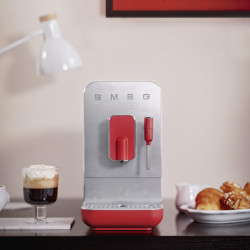 Еспресо машина SMEG Collezione BCC02RDMEU, 1350 W, 19 bar, 1.4 л, 8 функции, Вградена мелачка, Дюза за пара, Червен