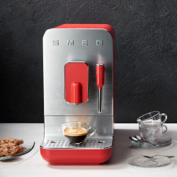 Еспресо машина SMEG Collezione BCC02RDMEU, 1350 W, 19 bar, 1.4 л, 8 функции, Вградена мелачка, Дюза за пара, Червен