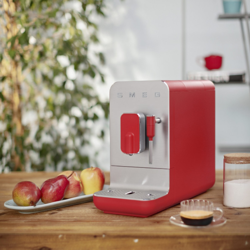 Еспресо машина SMEG Collezione BCC02RDMEU, 1350 W, 19 bar, 1.4 л, 8 функции, Вградена мелачка, Дюза за пара, Червен