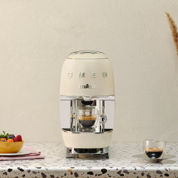 Еспресо машина за капсули SMEG Lavazza A Modo Mio LM200, 1250 W, 10 bar, 0.9 л, Бързо загряване, Крема