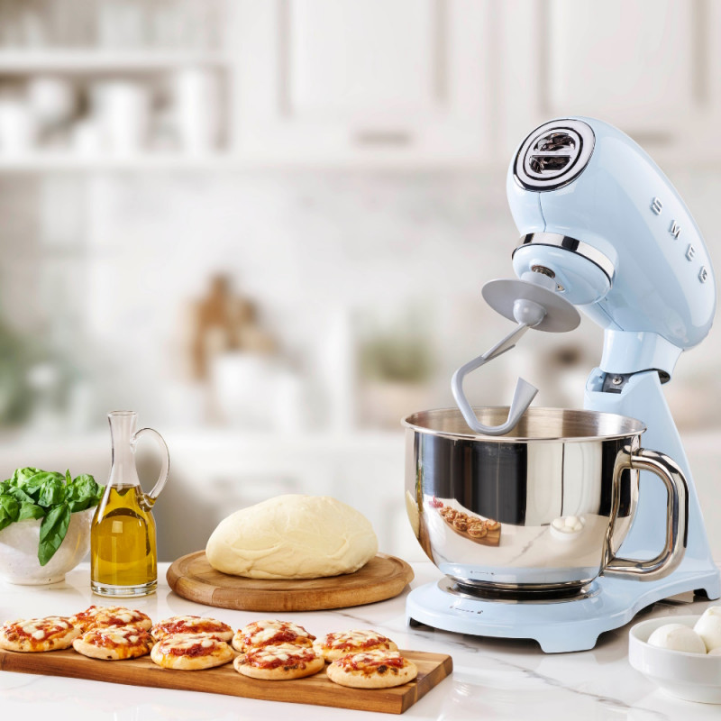 Планетарен миксер SMEG SMF03PBEU, 800 W, 4.8 л, 10 скорости, Функция за плавен старт, Крачета против хлъзгане, Пастелно син