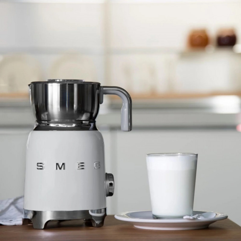 Уред за разпенване на мляко Smeg MFF11WHEU, 500 W, 600 мл, 8 програми, Подвижна кана, Автоматично изключване, Бял