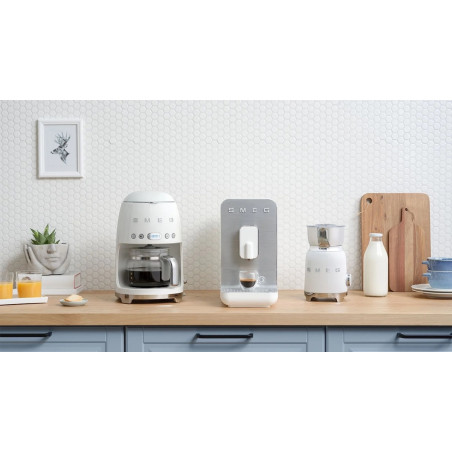 Уред за разпенване на мляко Smeg MFF11WHEU, 500 W, 600 мл, 8 програми, Подвижна кана, Автоматично изключване, Бял