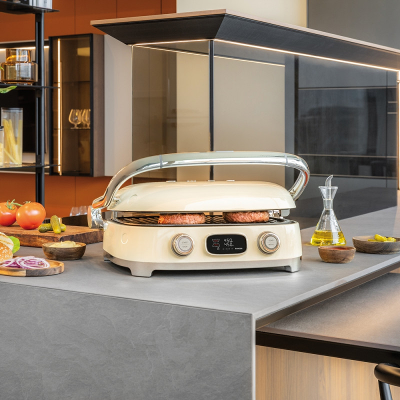Многофункционален грил SMEG 50's Style MGF01CREU, 2100W, 60-230°C, 3 програми, Керамично покритие, Тава за отцеждане, Звуков сигнал, Таймер, Крем