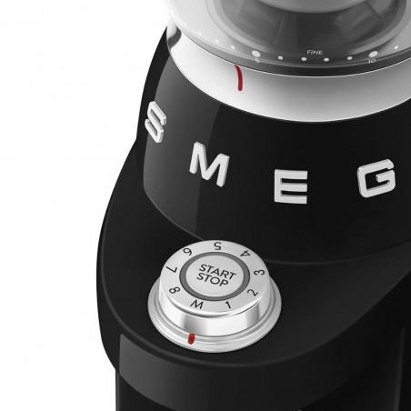 Кафемелачка Smeg CGF03BLEU, 150W, 240 г, Система за завъртане и заключване, Ръчна функция, Черен