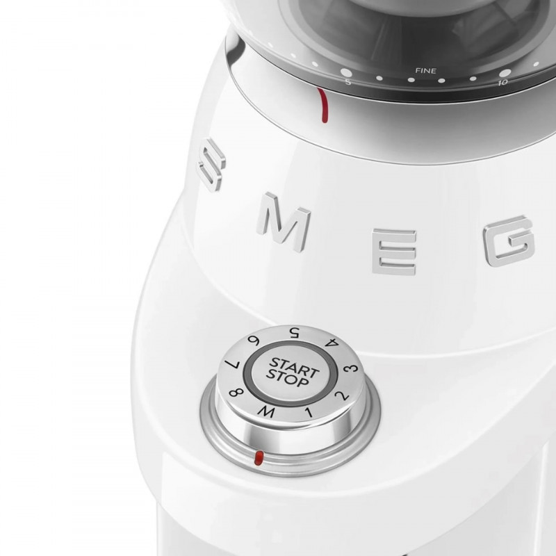 Кафемелачка Smeg CGF03WHEU, 150W, 240 г, Система за завъртане и заключване, Ръчна функция, Бял