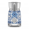 Уред за разпенване на мляко Smeg Dolce & Gabbana MFF01DGBEU, 500 W, 600 мл, Автоматично изключване, Без BPA, Средиземноморско синьо