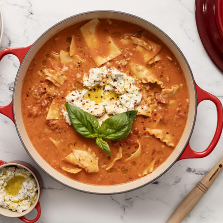 Чугунен съд за печене-ростер Le Creuset 21179300602430, 30 см, 6.2 л, Плътно прилепващ капак за запазване на ароматите, Фурна до 260°C, Индукция, Червен