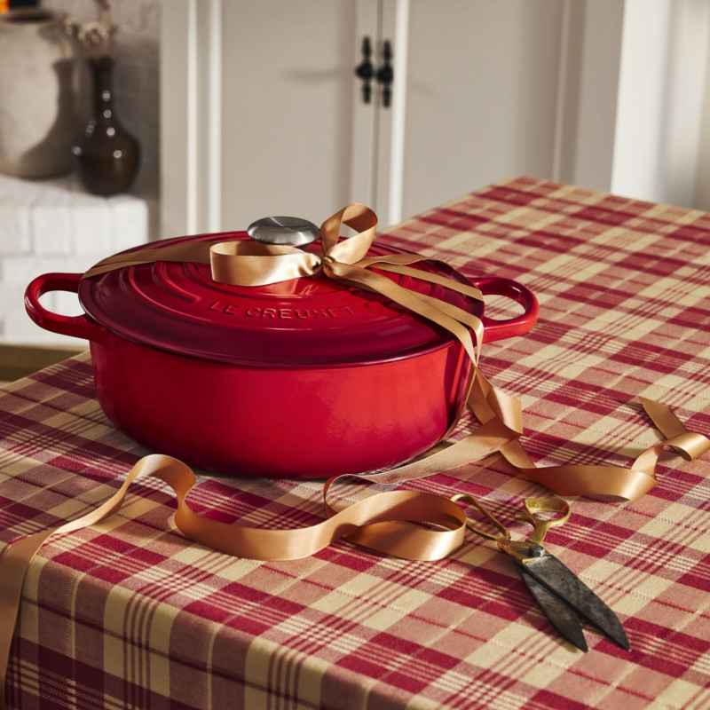 Чугунен съд за печене-ростер Le Creuset 21179300602430, 30 см, 6.2 л, Плътно прилепващ капак за запазване на ароматите, Фурна до 260°C, Индукция, Червен