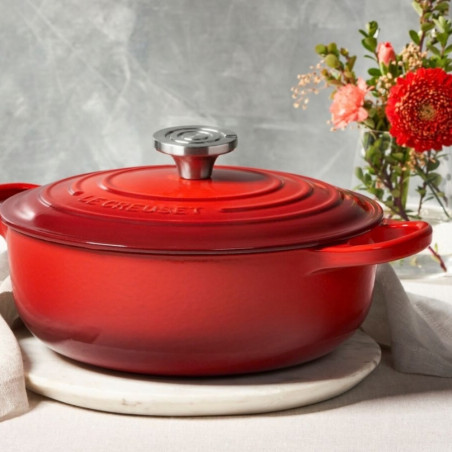 Чугунен съд за печене-ростер Le Creuset 21179300602430, 30 см, 6.2 л, Плътно прилепващ капак за запазване на ароматите, Фурна до 260°C, Индукция, Червен
